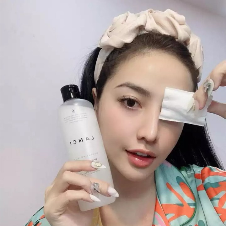 Sữa Tẩy Trang Lanci Daily Natural Cleansing Milk 300ml Hàn Quốc Làm Sạch Lớp Trang Điểm Lâu Trôi, Cấp Ẩm - Lvy Beauty