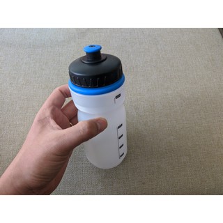 Binh nuoc loại nắp mút cho xe đạp