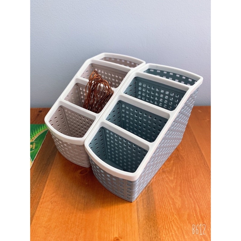 Khay 4 ngăn đa năng đựng mỹ phẩm bút điều khiển điện thoại - Kệ nhựa để bàn đựng đồ tiện ích nhựa Việt Nhật