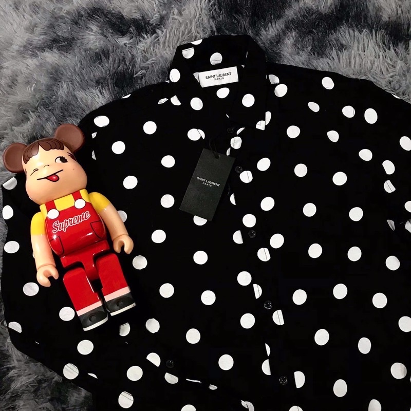 Áo sơ mi saint đen chấm bi