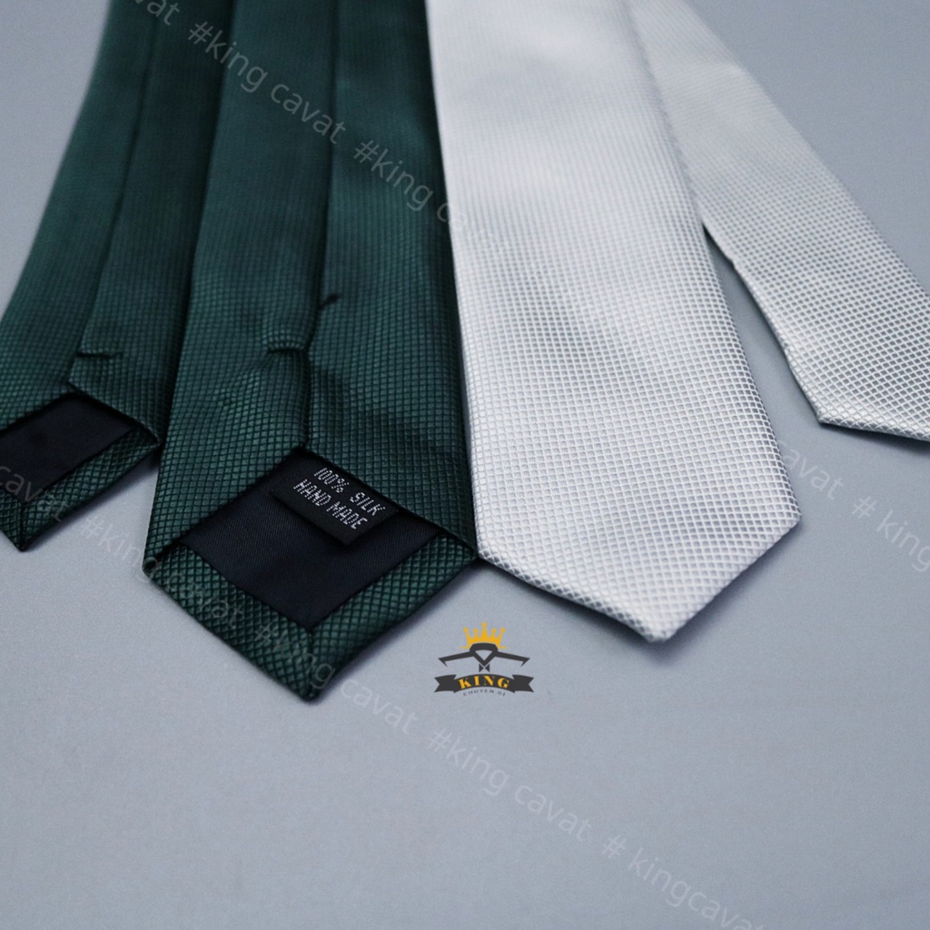 Cà vạt nam công sở và học sinh vải silk lụa cao cấp màu đen bản to 5cm 8cm KING C10