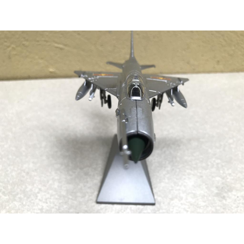 Mô hình máy bay MIG-21 Việt Nam - 1:72