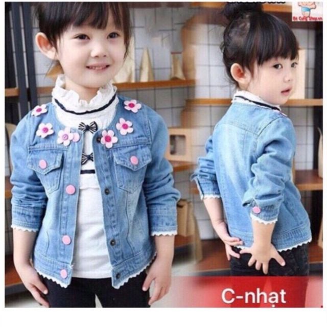 Áo khoác jeans bé gái cổ kết hoa, tay và lai áo phối ren đáng yêu, jeans co dãn thoải mái, có size cho bé từ 12 đến 55kg