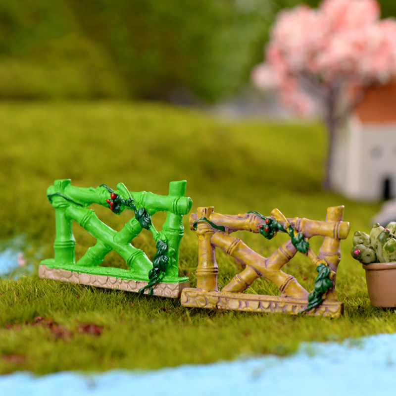 1 hàng rào gỗ dùng cho trang trí vườn