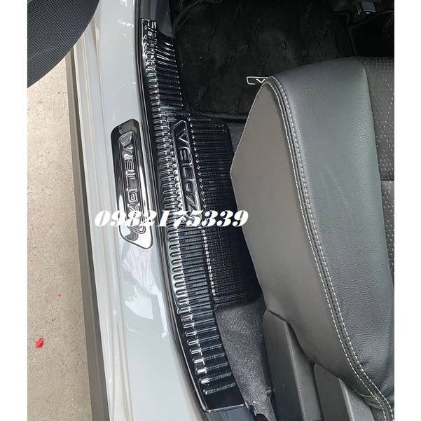 ốp bậc cửa, nẹp bước chân Veloz vân titan.