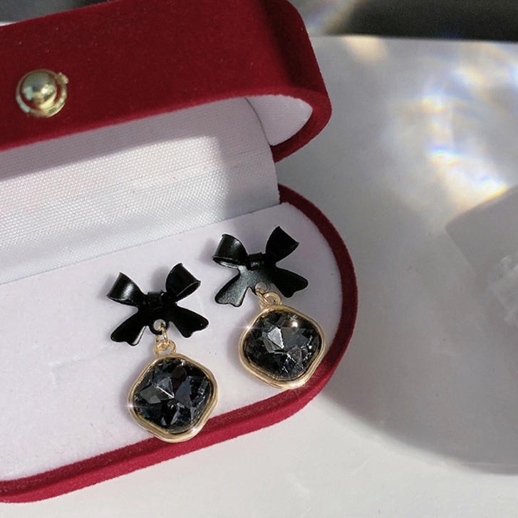 Khuyên tai mặt hình nơ đính kim cương giả lấp lánh xinh xắn