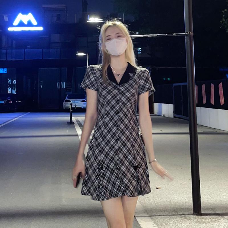 Đầm Chữ A Tay Ngắn Cổ Chữ V Họa Tiết Sọc Caro Ngọt Ngào Thời Trang Mùa Xuân Cho Nữ