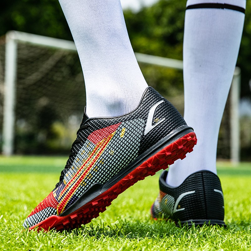 Giày bóng đá thời trang năm 2021 Size:35-45 Giày bóng đá nam/Giày bóng đá nữ TF Giày bóng đá futsal
