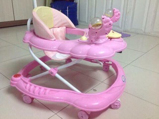 Xe tập đi có nhạc cho bé