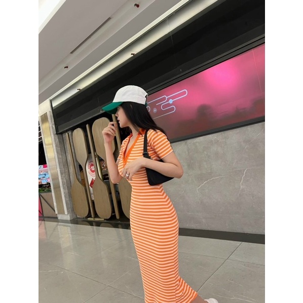 Đầm sọc ôm body nút cổ tim tôn dáng
