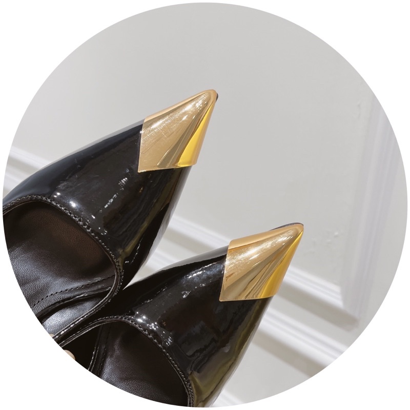 Giày cao gót mũi kim loại