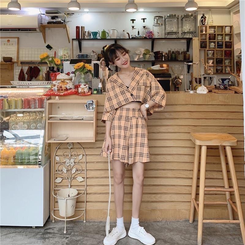 Set đồ kẻ caro phong cách Hàn Quốc áo croptop kết hợp quần sooc