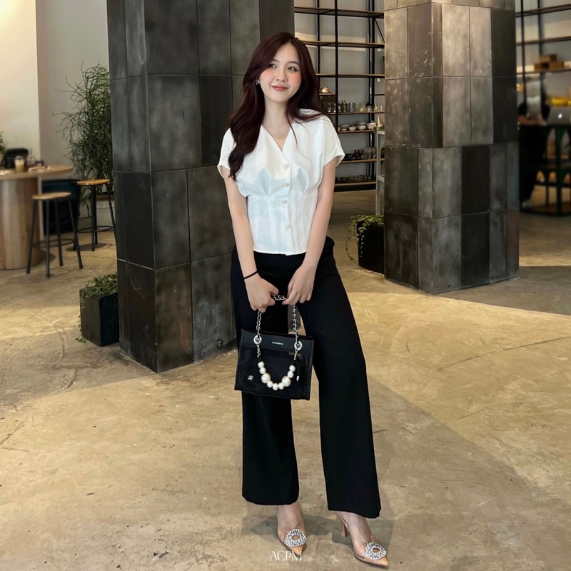 Sonia Blouse / Áo sơ mi cổ tim may chiết eo