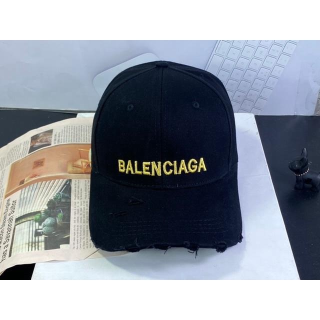 Nón lưỡi trai balencia rách bụi bặm - trend phong cách đậm chất hàn quốc
