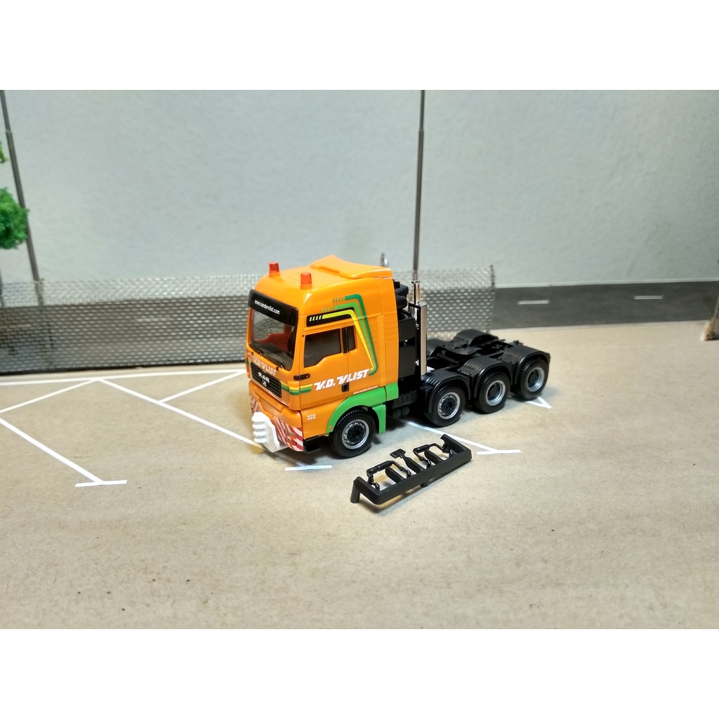 Mô hình xe tải 1:87 Herpa Man TGA 8x4 Van der Vlist