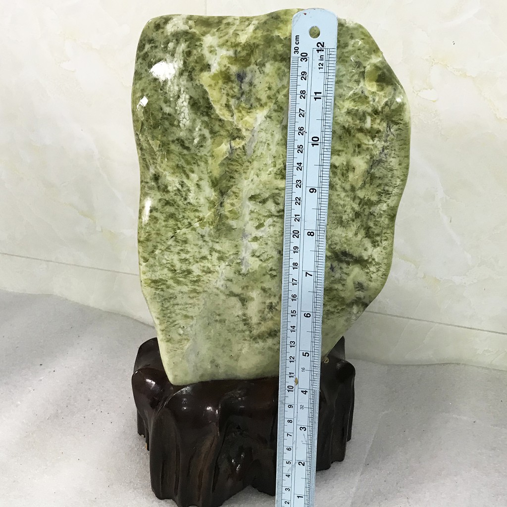 Cây đá để bàn tự nhiên chất ngọc màu xanh đậm và bóng nặng 8 kg cho người mệnh Mộc và Hỏa