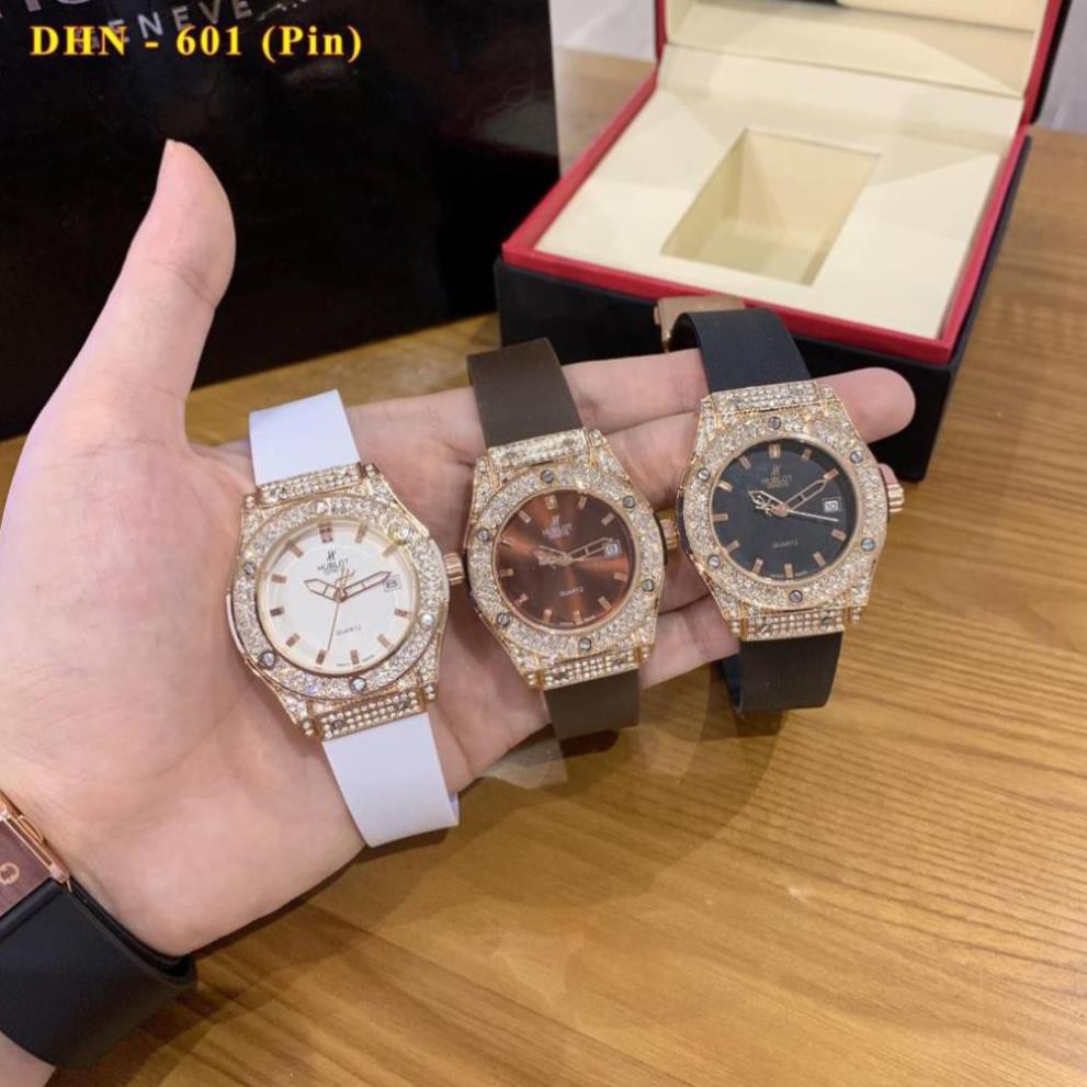 (Thẻ bảo hành 12 tháng) Đồng hồ nữ Hublot mặt tròn đính viền đá dây cao su thơm vani cao cấp