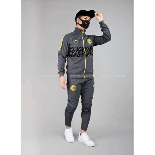 Bộ quần áo khoác Inter Milan 2021.