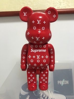 Đồ chơi hình gấu 28cm in logo Supreme LV 400%