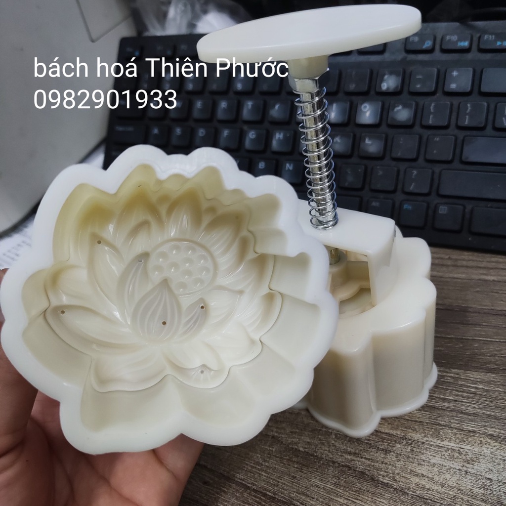 khuôn bánh trung thu có lò xo - có nhiều mẫu  (xả hàng đồng giá 70K)