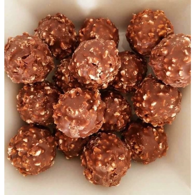 Hộp Socola hạt dẻ Ferrero Rocher