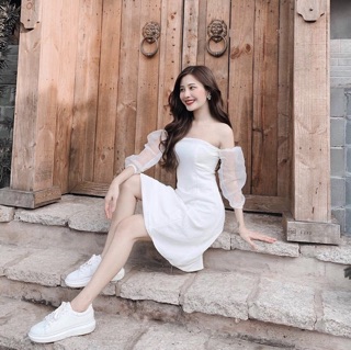 Váy trễ vai tay voan