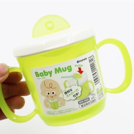 Cốc tập uống Inomata có hai quai cầm và chỗ cắm ống hút mẹ dễ dàng luyện cho bé có 2 màu xanh, đỏ hàng Nhật nội địa