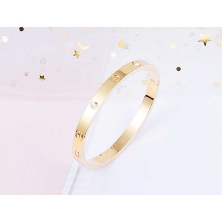 Vòng tay titan car tier màu vàng tươi đính đá đẹp, bền màu, hợp thời trang