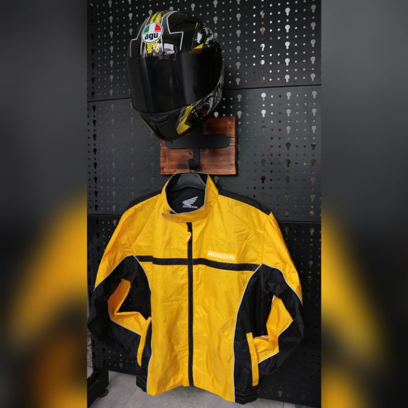 Giá móc treo nón bảo hiểm mô tô ,xe máy.