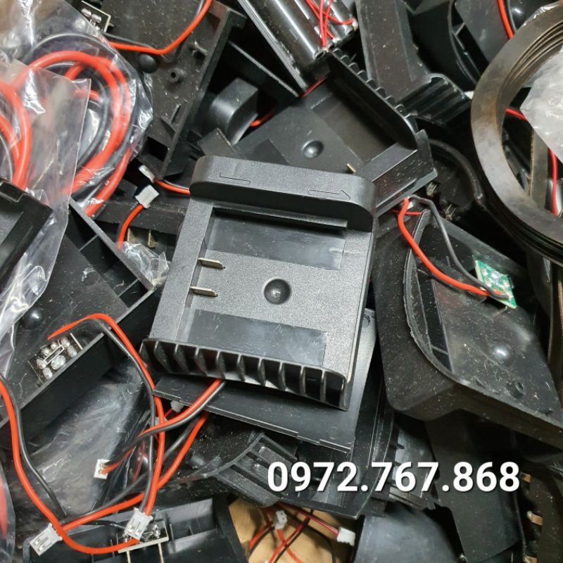 Đế gài pin máy cân bằng lazer