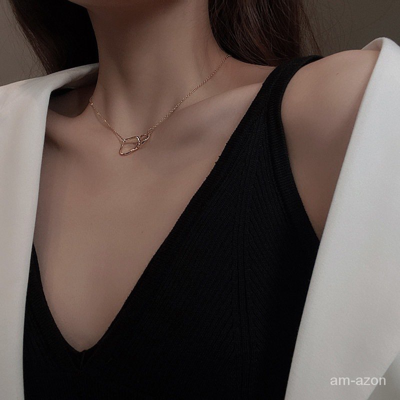 Vòng cổ kim loại thiết kế đơn giản dễ phối đồ