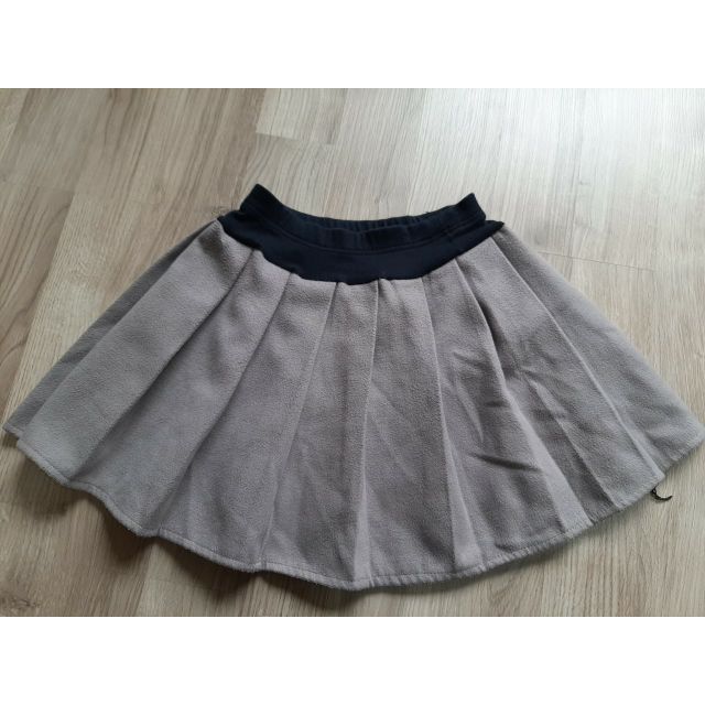 Chân váy xòe xếp ly