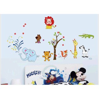 Decal dán tường Vườn thú voi phun nước