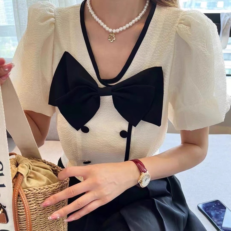 SET ÁO CROPTOP CỔ V VIỀN ĐEN NƠ NGỰC NÚT + CHÂN VÁY MIDI ĐEN