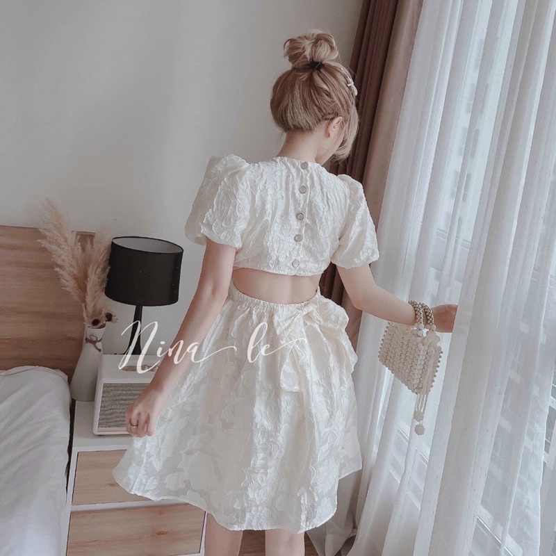 ĐẦM REN KEM CỔ NGỌC HỞ LƯNG