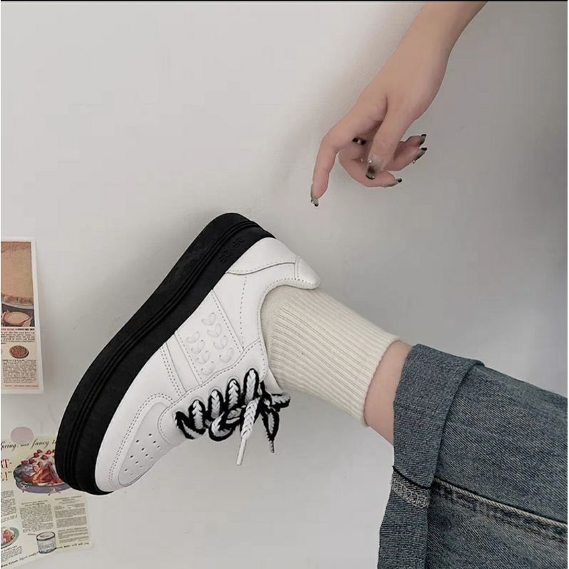 Giày Thể Thao Nữ Đế Đen Phối họa tiết