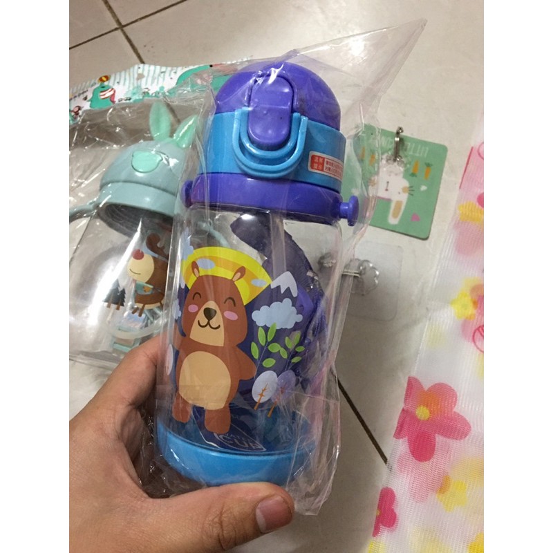 Bình đựng nước cho bé có ống hút và dây deo