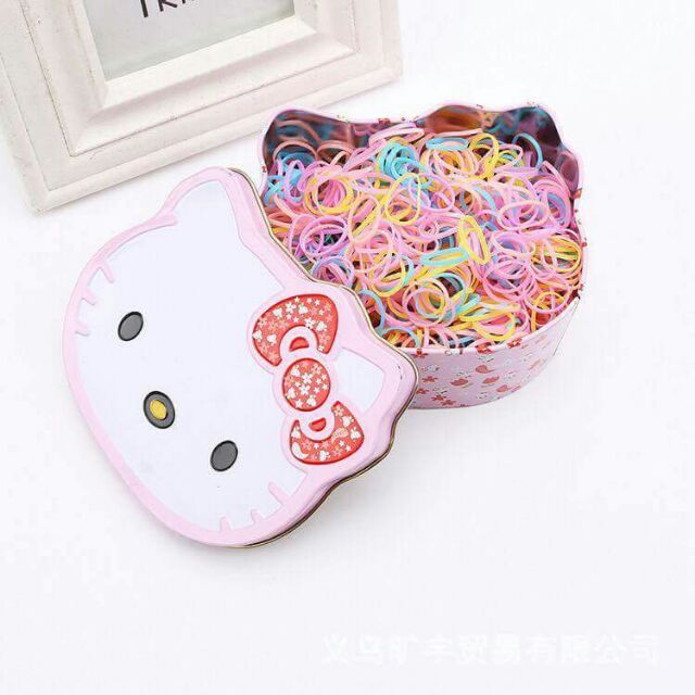 Chun buộc tóc cho bé