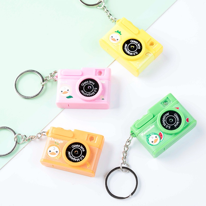 Móc Khóa Hình Máy Ảnh Steve Sanrio Có Đèn LED