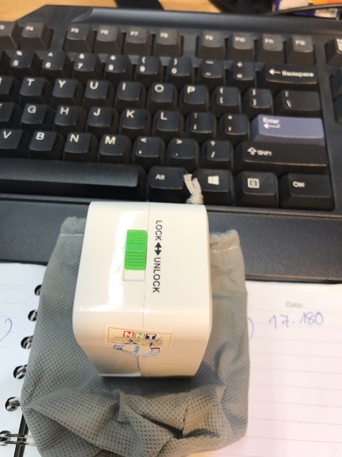 Phích cắm du lịch đa năng, có thể sử dụng ở trên 150 quốc gia thuộc mọi châu lục trên thế giới.