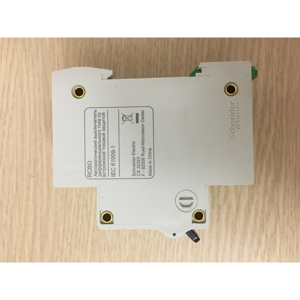 Attomat bảo vệ quá tải, ngắn mạch và dòng rò RCBO EZ9D34632