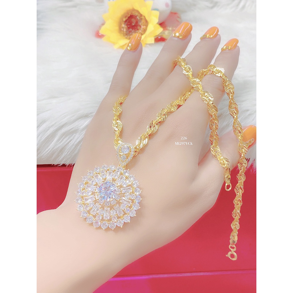 Mặt dây chuyền nữ UHA mạ vàng 18K kiểu dáng sang trọng M1297