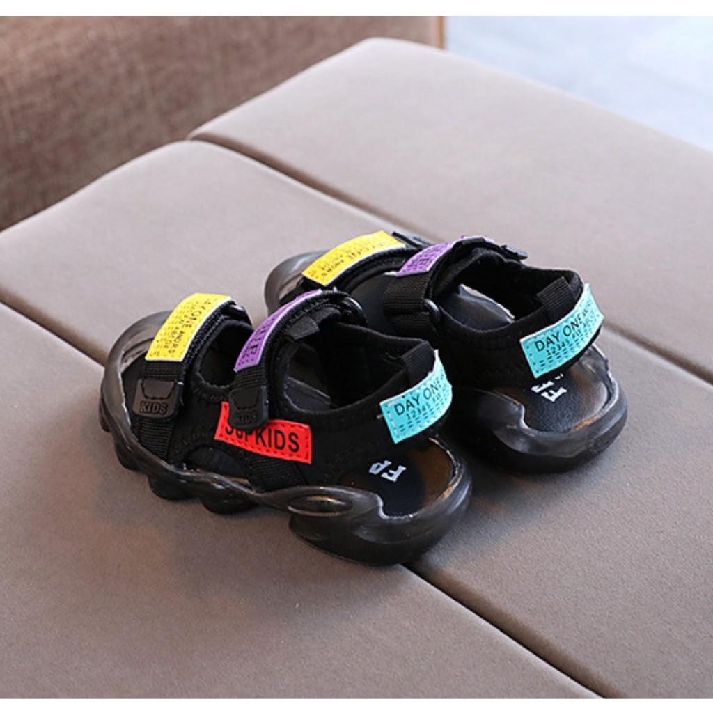 Sandal Bé Trai Bé Gái Bo Mũi Chống Vấp Có Đèn Nhấp Nháy Supkids SD03