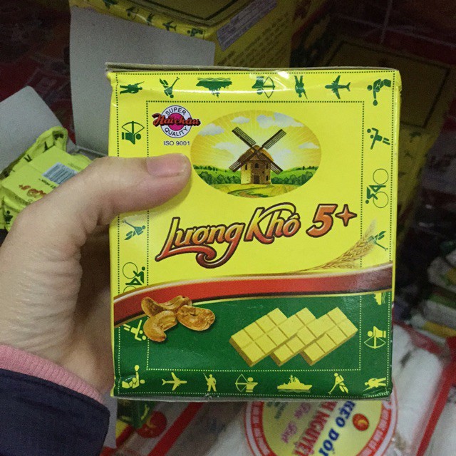 1 Hộp Lương Khô 5 Sao Hải Châu 10 Gói 70g