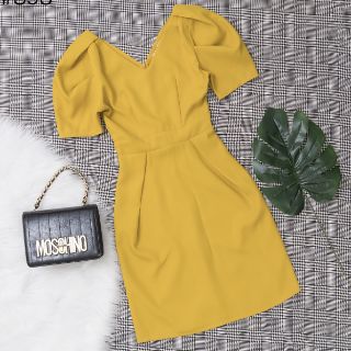 Đầm vàng cổ V tay phồng