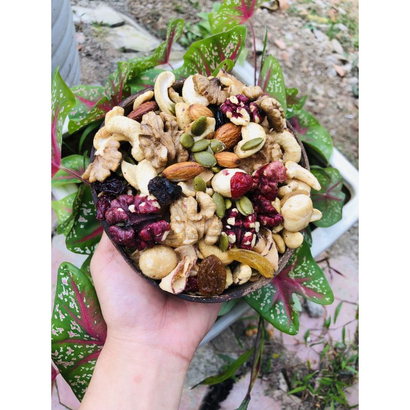 Granola siêu hạt gồm 12 hạt giàu dinh dưỡng như macca ,óc chó đỏ, vàng ,nam việt quất eat clean &amp; healthy hộp 500gr