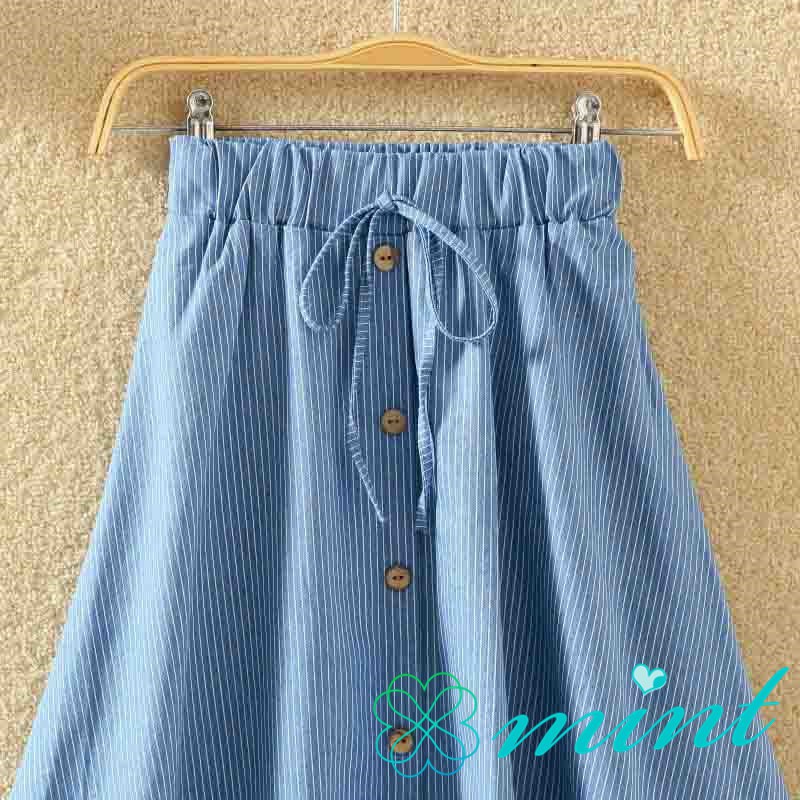 Chân váy chữ A lưng cao phối hàng nút thanh lịch | BigBuy360 - bigbuy360.vn