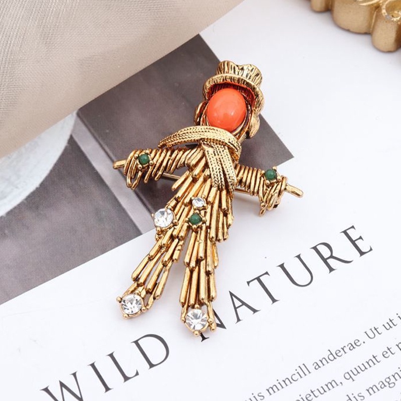 Trâm Cài Áo Hình Bù Nhìn Đính Đá Sang Trọng