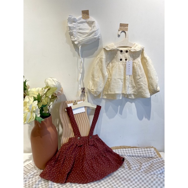 Set áo + yếm hoa nhí đỏ đô em bé nanci room