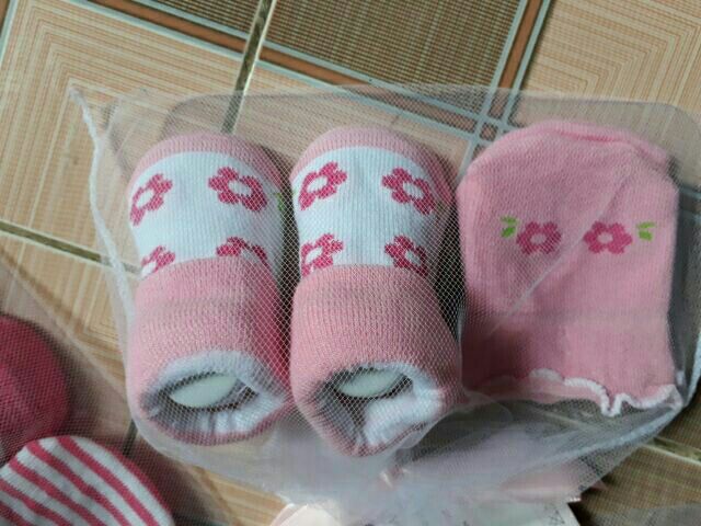 Combo 2 đôi tất hộp quà Carter sơ sinh